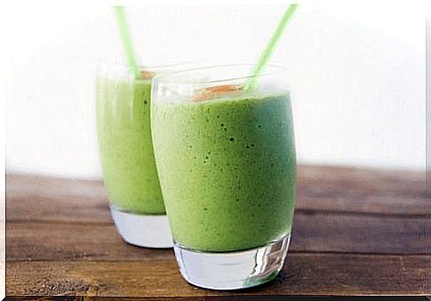 Healthy recipes with avocado in the form of smoothies