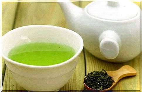 Natural remedies against constipation with green tea