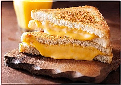 American cheese on the list of foods harmful to the heart