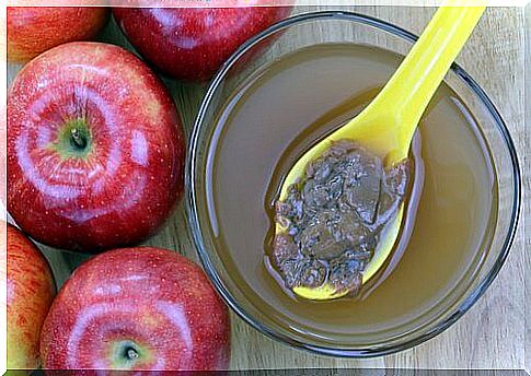 A little apple cider vinegar helps you prevent blackheads