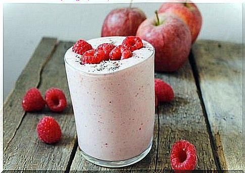 Raspberries in smoothies to detoxify the body