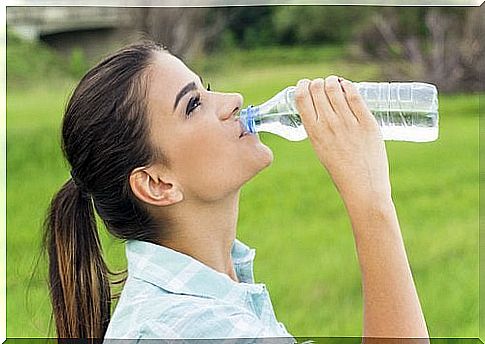 The formation of kidney stones prevented by sufficient water consumption