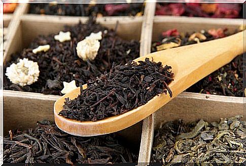  Black tea covers premature white hairs