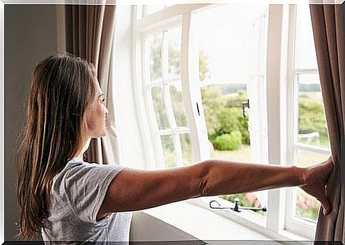 Tricks for cleaning windows on the inside