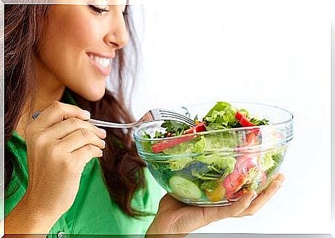 Salad included in tricks to sleep better when it's hot outside