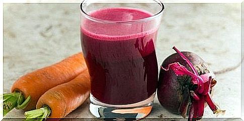 Detoxifying smoothie with beets and carrots