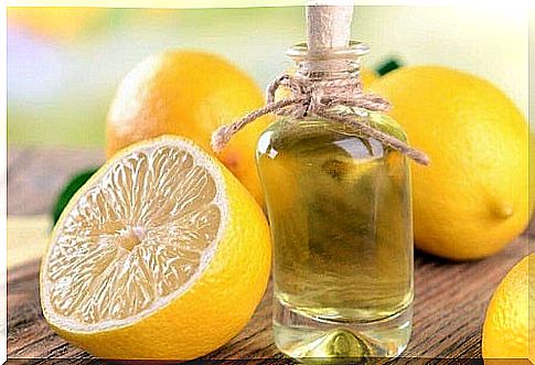 Cosmetic uses of lemon in combination with almond oil