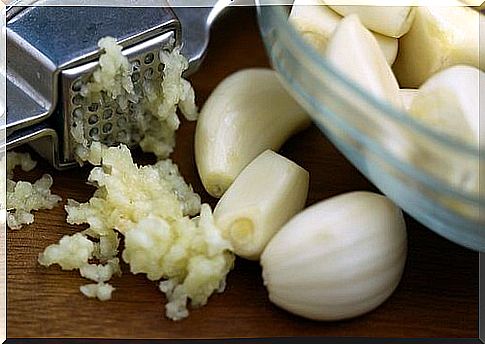 Garlic removes lice