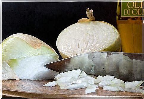 Nail remedies with raw onions