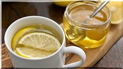 Warm water with honey - 5 reasons to drink it