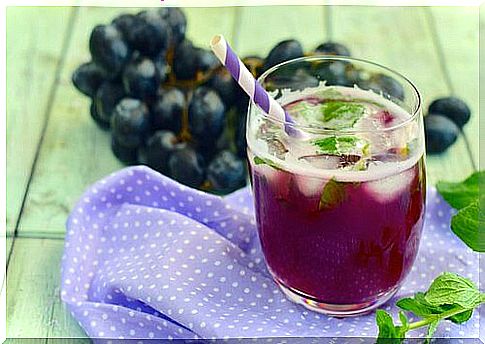 Eat purple fruit to burn belly fat