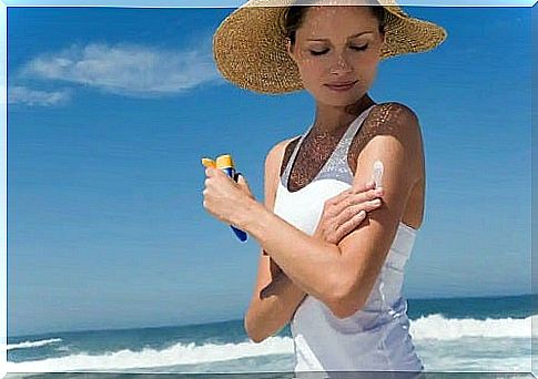 Woman who uses the best sunscreen