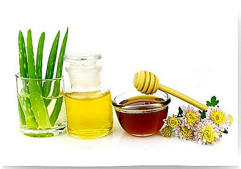 Recipes for natural cleansers with aloe vera and honey