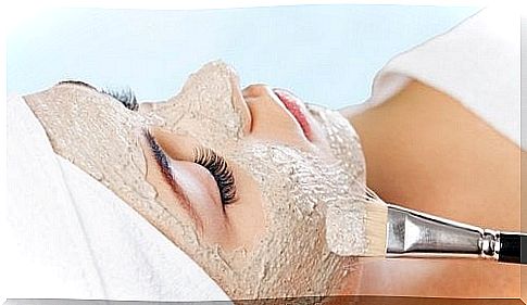 Natural treatments are ideal for removing blemishes from the face