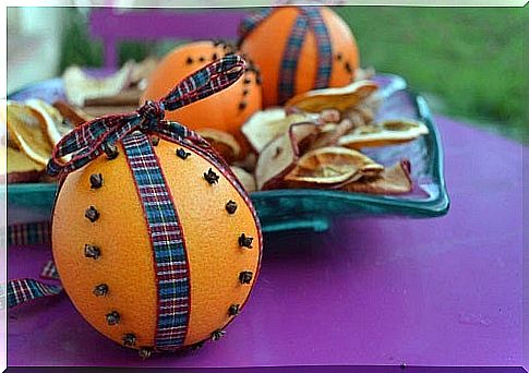 Scenting the air in the house with oranges