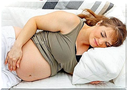 Sleeping on one side lowers the risk of fetal death