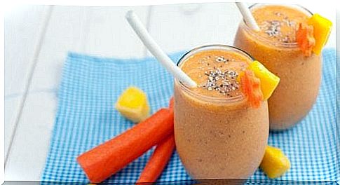 Smoothies with healthy and delicious carrots