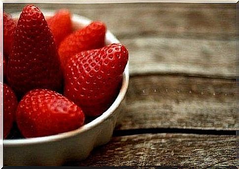 Strawberries are good for the eyes