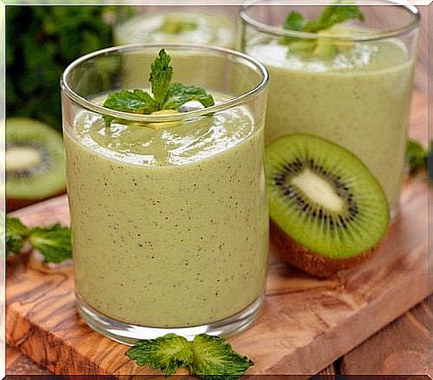 The green smoothie can be prepared with kiwi