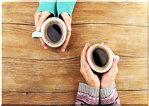 Drinking coffee with friends can drive away negative emotions